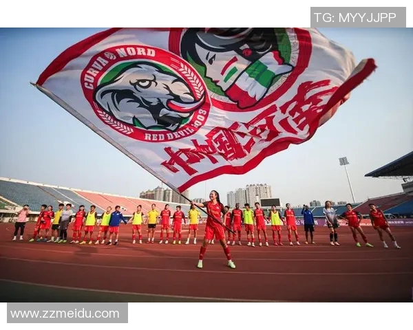 世界足球明星意外骨折引发关注球迷担忧其职业生涯前景