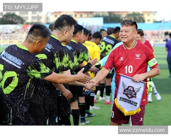 白色球服下的足球明星们如何在绿茵场上书写传奇与荣耀